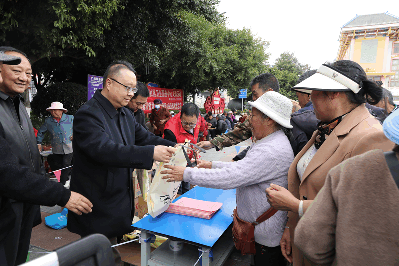 发放移民政策宣传资料 发放移民政策宣传资料