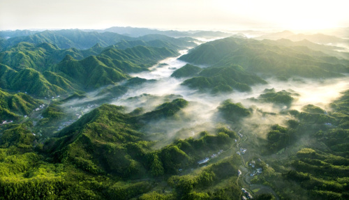 大别山全景图片